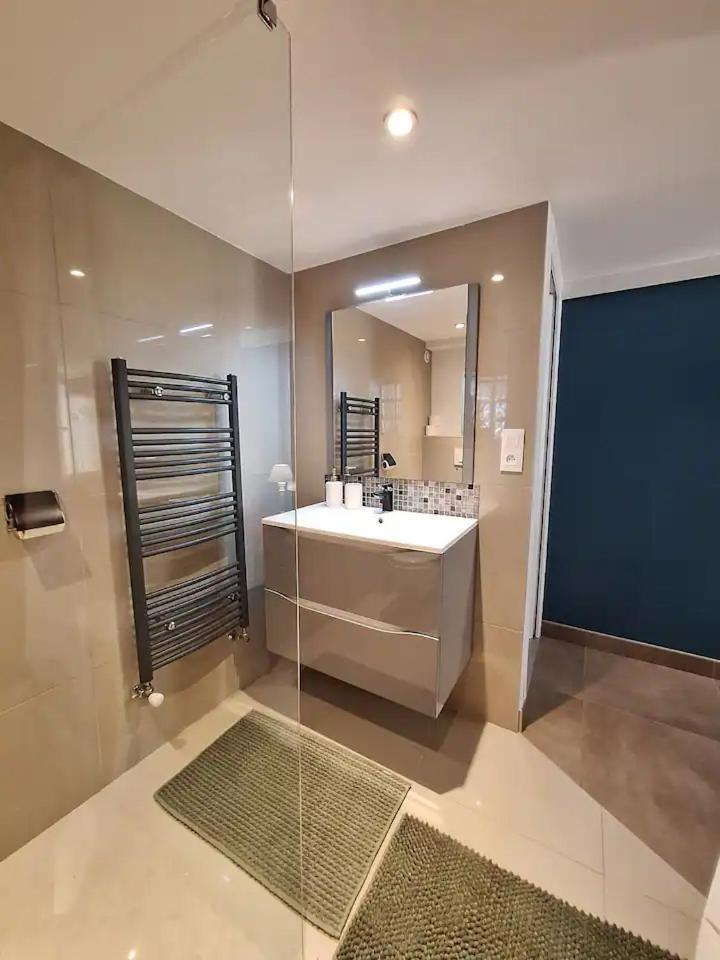 Appartement Moderne Avec Terrasse - Proche Mer อากง กูแต็งวิลล์ ภายนอก รูปภาพ